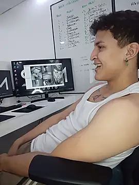 Axel_Romanov 在線直播表演