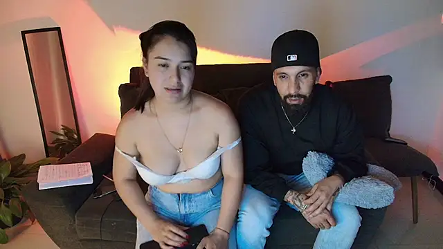 Alyssa_and_DAngelo's Webcam Show