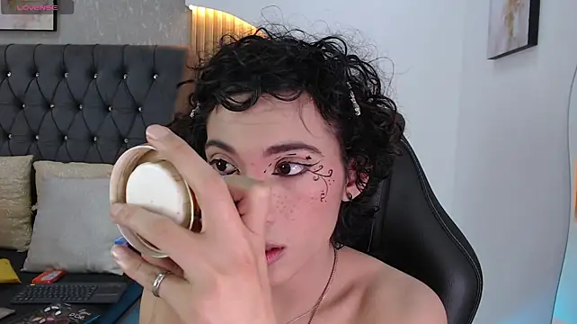 Anaciet_Evansn Webbikameraesitys