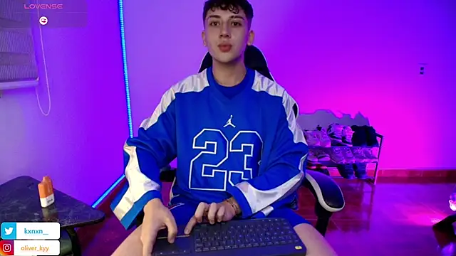 OLIVER_K webcam show