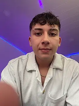 OLIVER_K Pertunjukan Webcam
