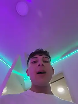 OLIVER_K Webcam show