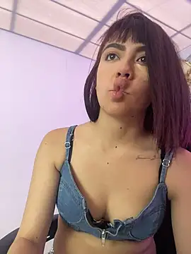 kira_ec's Live XXX Chat