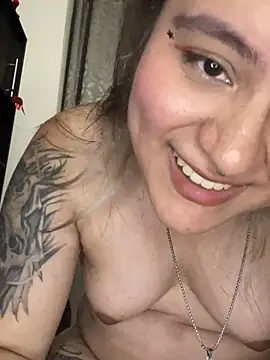 NaylaVelvet – Kamerová šou