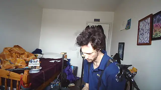 JohnnyMoves webkamerás műsora