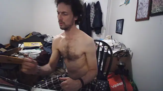 JohnnyMoves Show in webcam