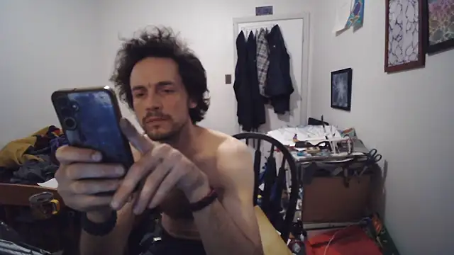 JohnnyMoves' Live XXX Chat
