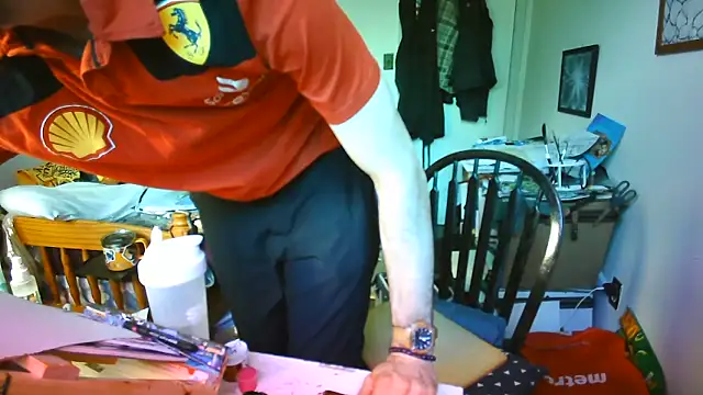JohnnyMoves Show in webcam
