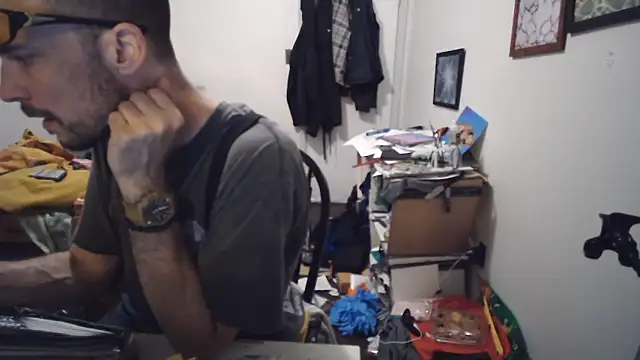 JohnnyMoves' Webcam Show
