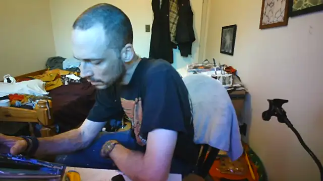 JohnnyMoves Show in webcam
