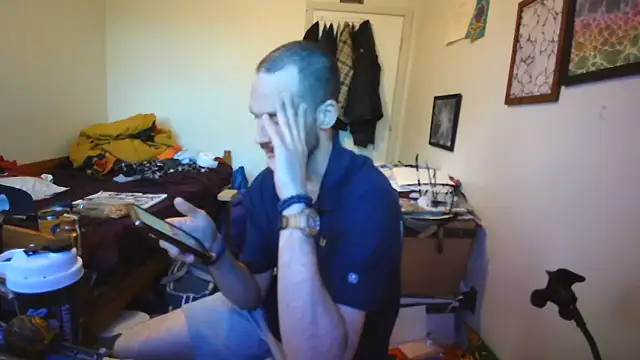 JohnnyMoves Show in webcam