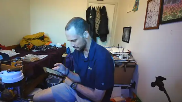 JohnnyMoves webkamerás műsora