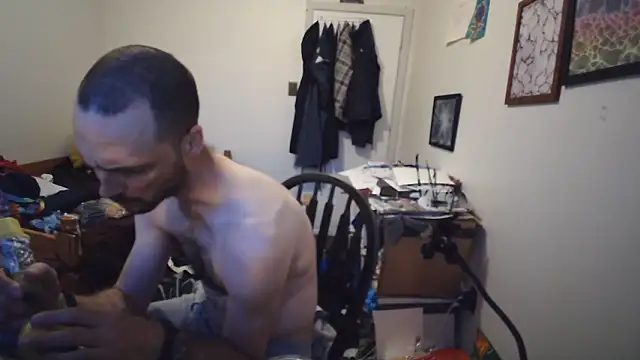 JohnnyMoves' Webcam Show