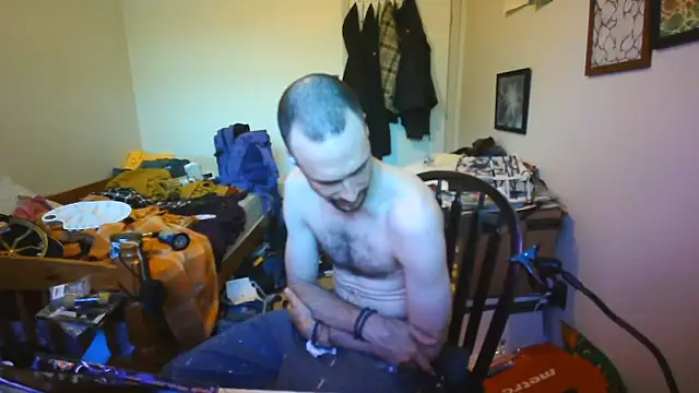 JohnnyMoves Show in webcam