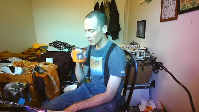 JohnnyMoves webkamerás műsora