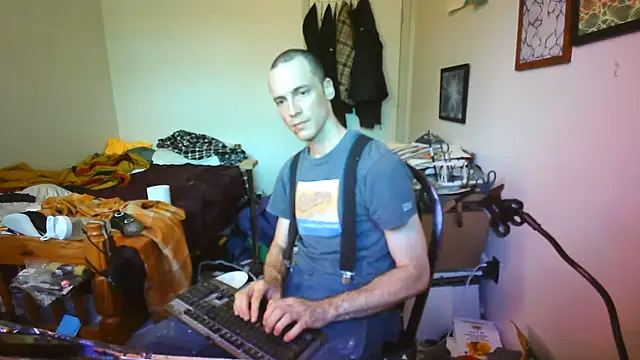 JohnnyMoves webkamerás műsora