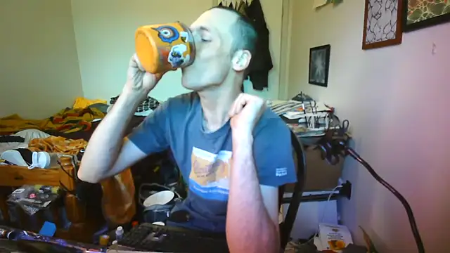 JohnnyMoves' Webcam Show