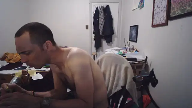 JohnnyMoves Pertunjukan Webcam