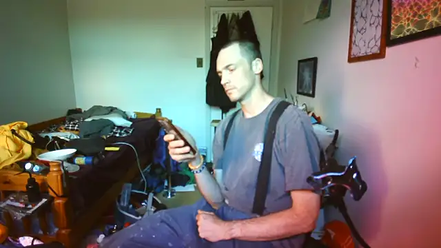 JohnnyMoves webkamerás műsora