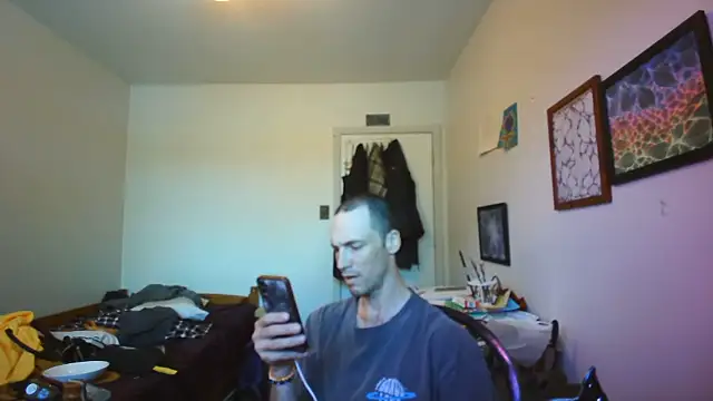 JohnnyMoves Show in webcam