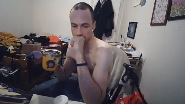 JohnnyMoves Show in webcam
