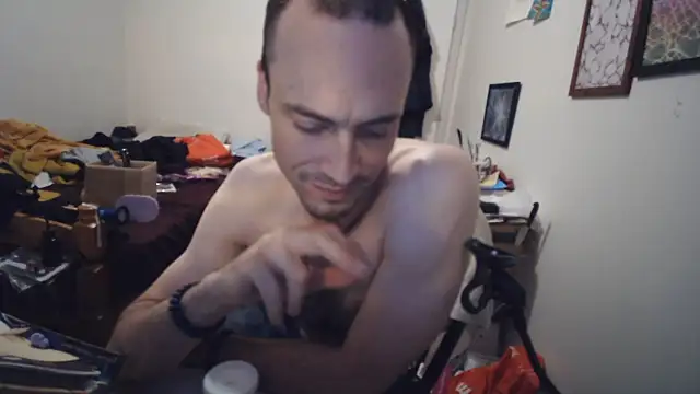 JohnnyMoves Show in webcam
