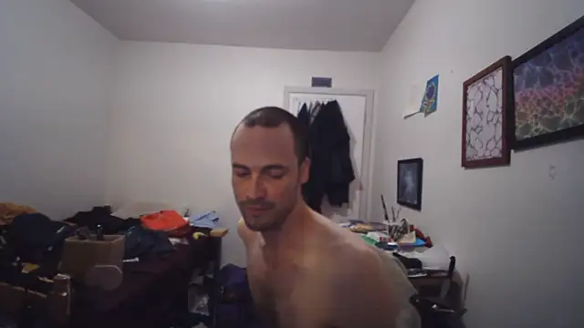 JohnnyMoves Show in webcam