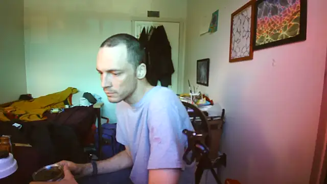 JohnnyMoves webkamerás műsora