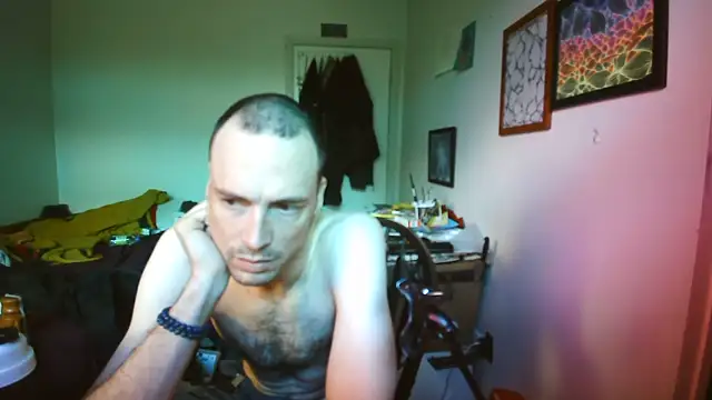 JohnnyMoves webkamerás műsora