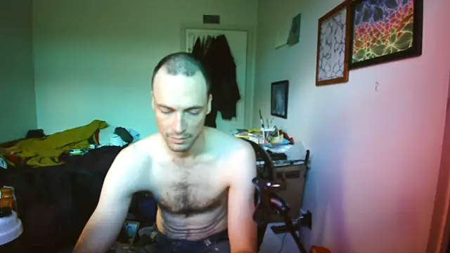 JohnnyMoves webkamerás műsora