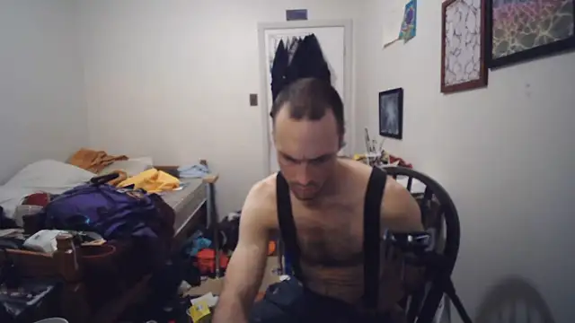 JohnnyMoves Show in webcam
