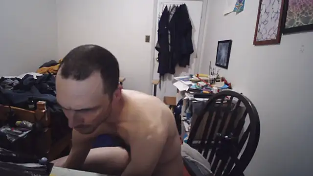 JohnnyMoves Show in webcam