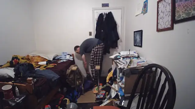 JohnnyMoves Show in webcam