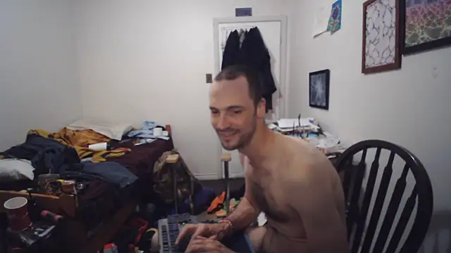 JohnnyMoves Show in webcam