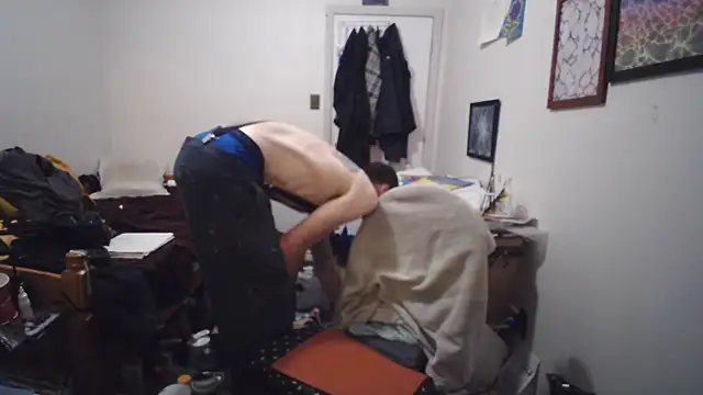 JohnnyMoves webkamerás műsora