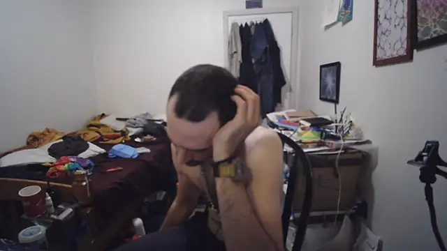 JohnnyMoves webkamerás műsora
