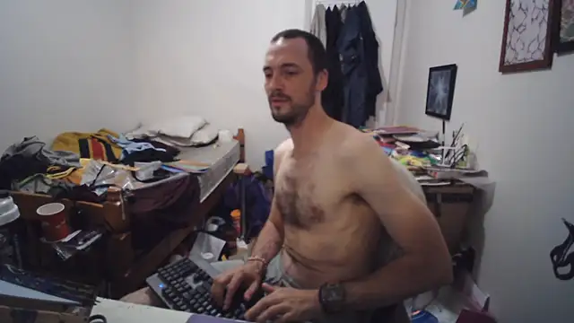 JohnnyMoves Show in webcam