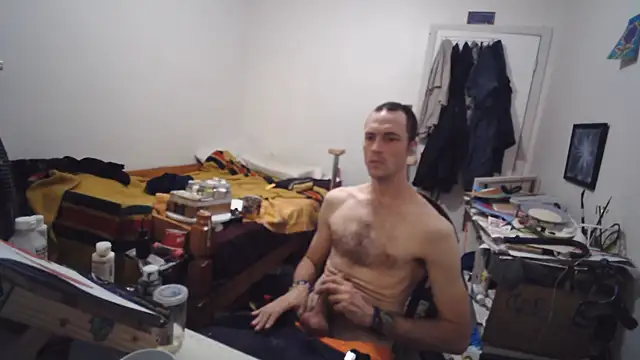 JohnnyMoves Show in webcam