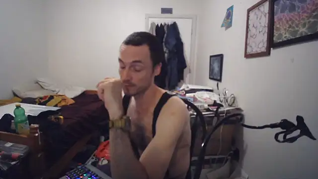 JohnnyMoves Show in webcam