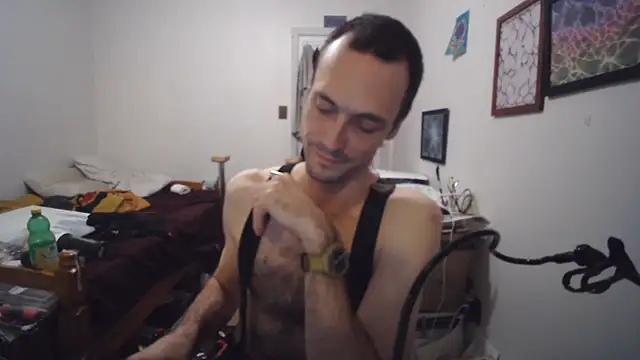 JohnnyMoves Pertunjukan Webcam