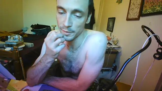 JohnnyMoves Show in webcam