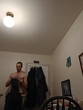 JohnnyMoves Show in webcam