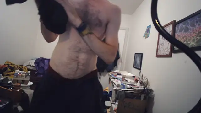 JohnnyMoves Show in webcam