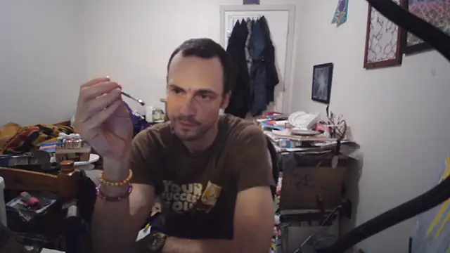 JohnnyMoves: διαδικτυακό σόου στην κάμερα
