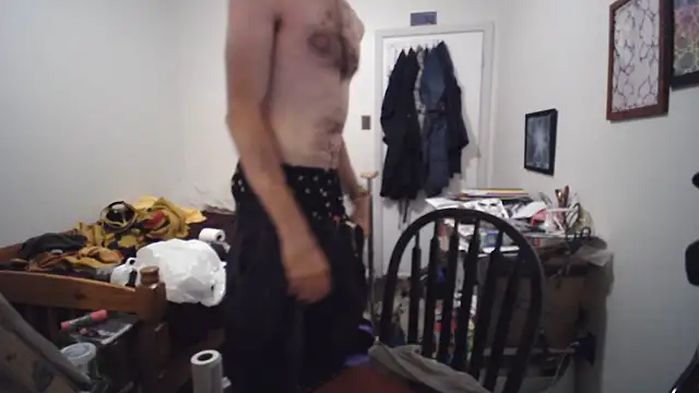 JohnnyMoves Show in webcam