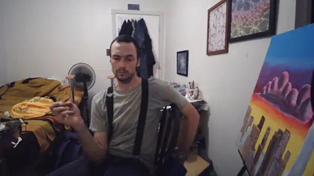 JohnnyMoves webkamerás műsora