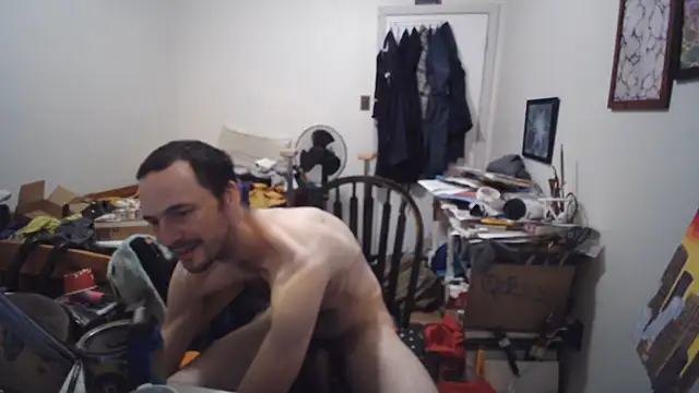JohnnyMoves Show in webcam