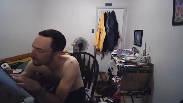 JohnnyMoves Show in webcam