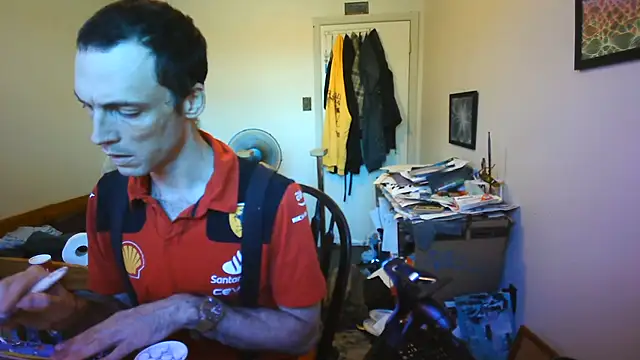 JohnnyMoves Show in webcam