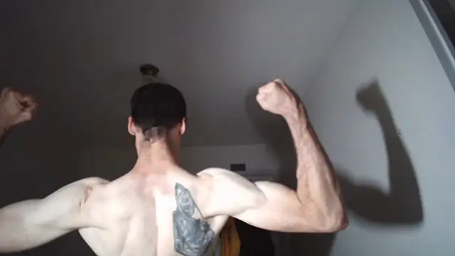 JohnnyMoves' Live XXX Chat